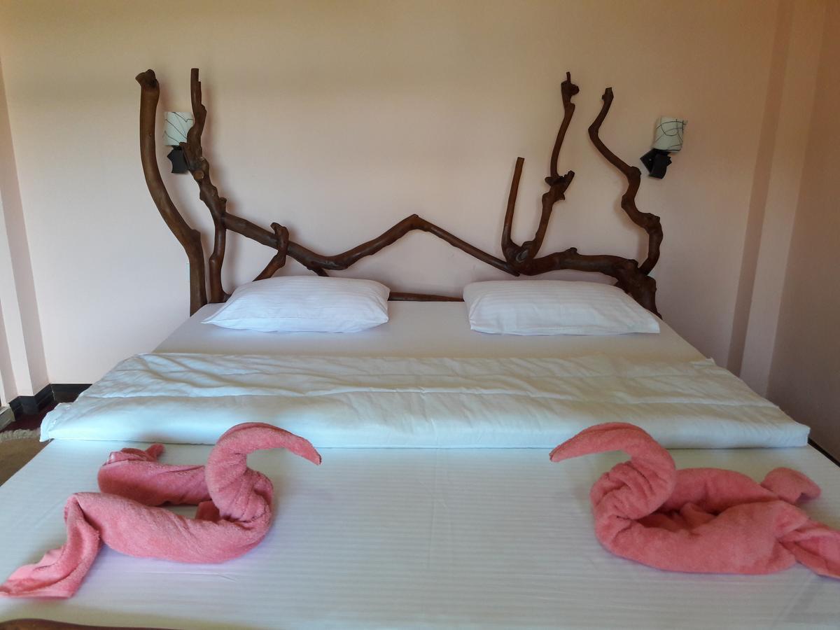 La Rochelle Bed & Breakfast Ella Bagian luar foto
