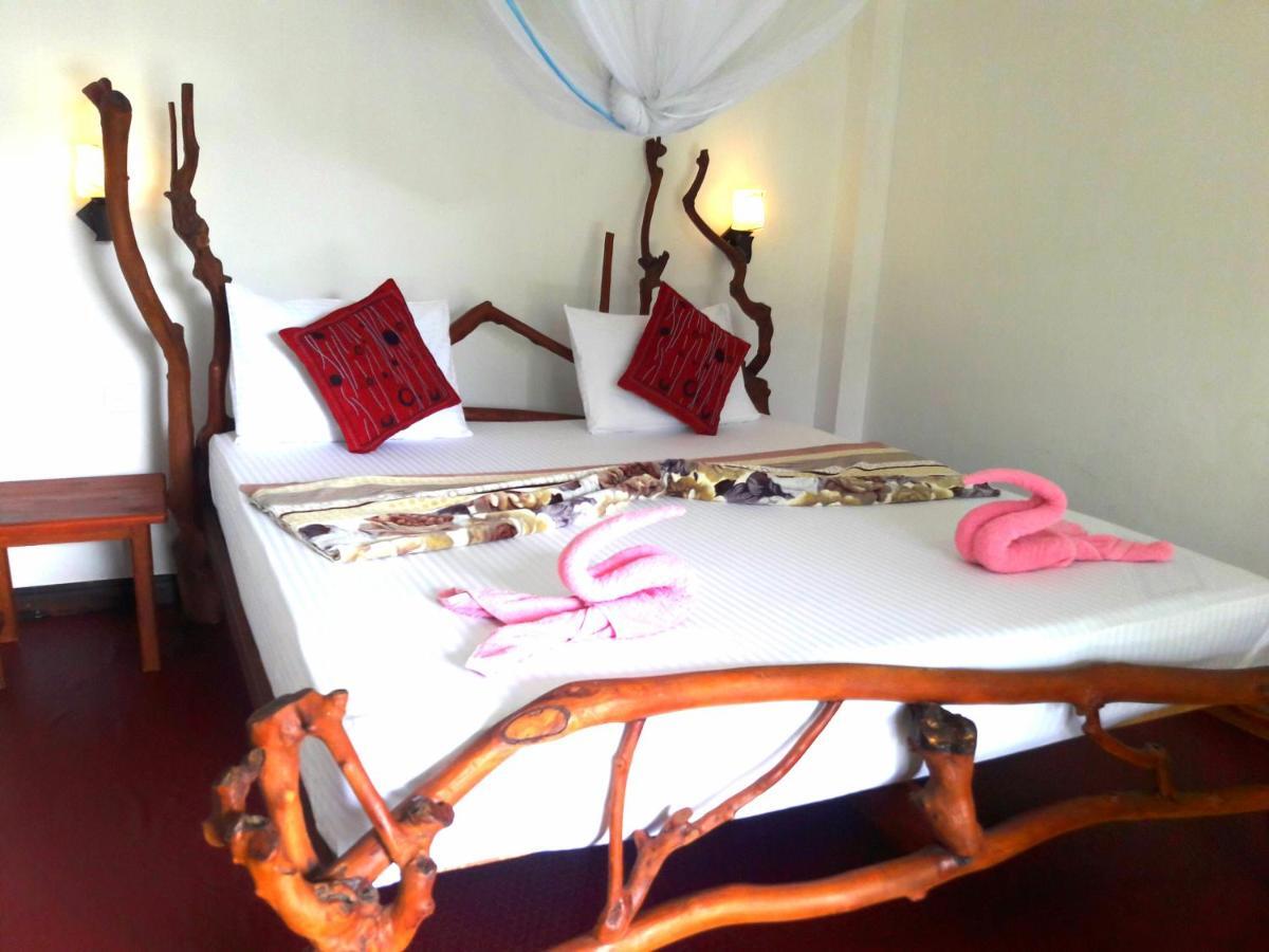 La Rochelle Bed & Breakfast Ella Bagian luar foto