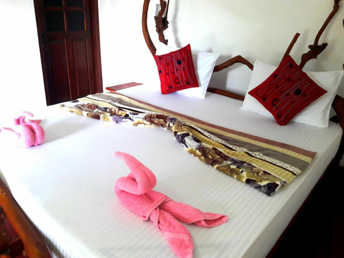 La Rochelle Bed & Breakfast Ella Bagian luar foto