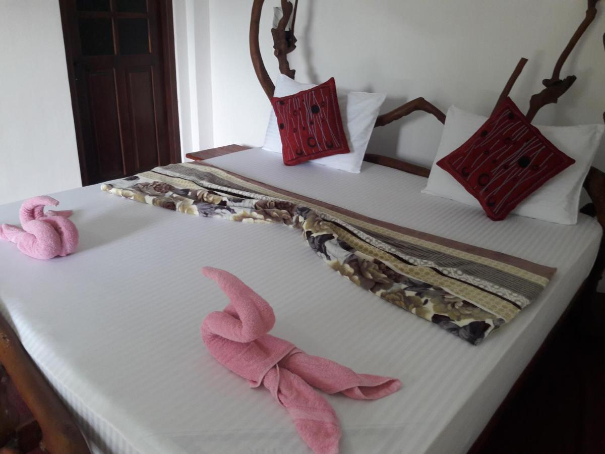 La Rochelle Bed & Breakfast Ella Bagian luar foto