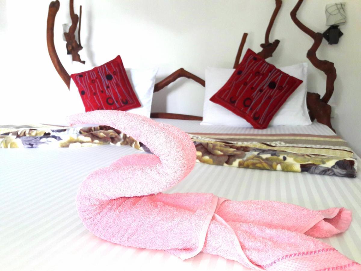 La Rochelle Bed & Breakfast Ella Bagian luar foto